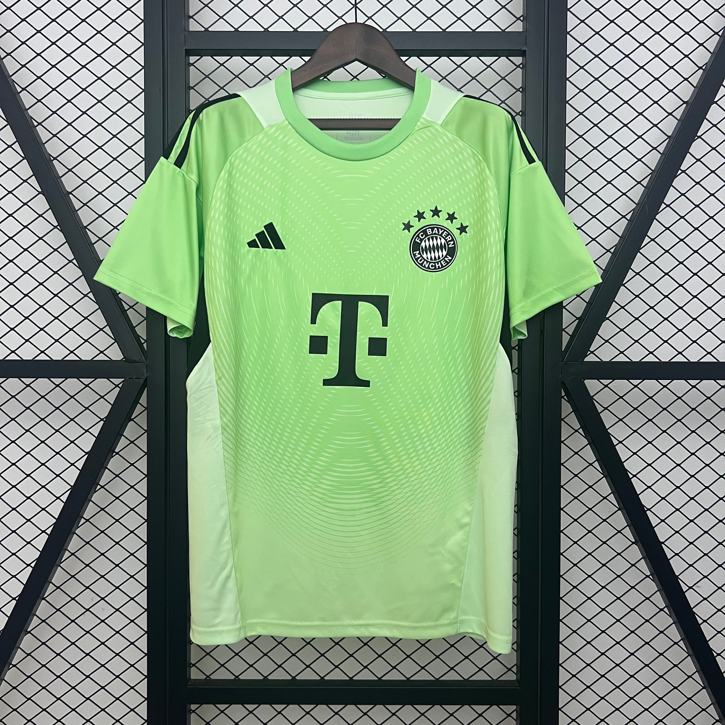 25/26 Bayern Goalkeeper Jersey