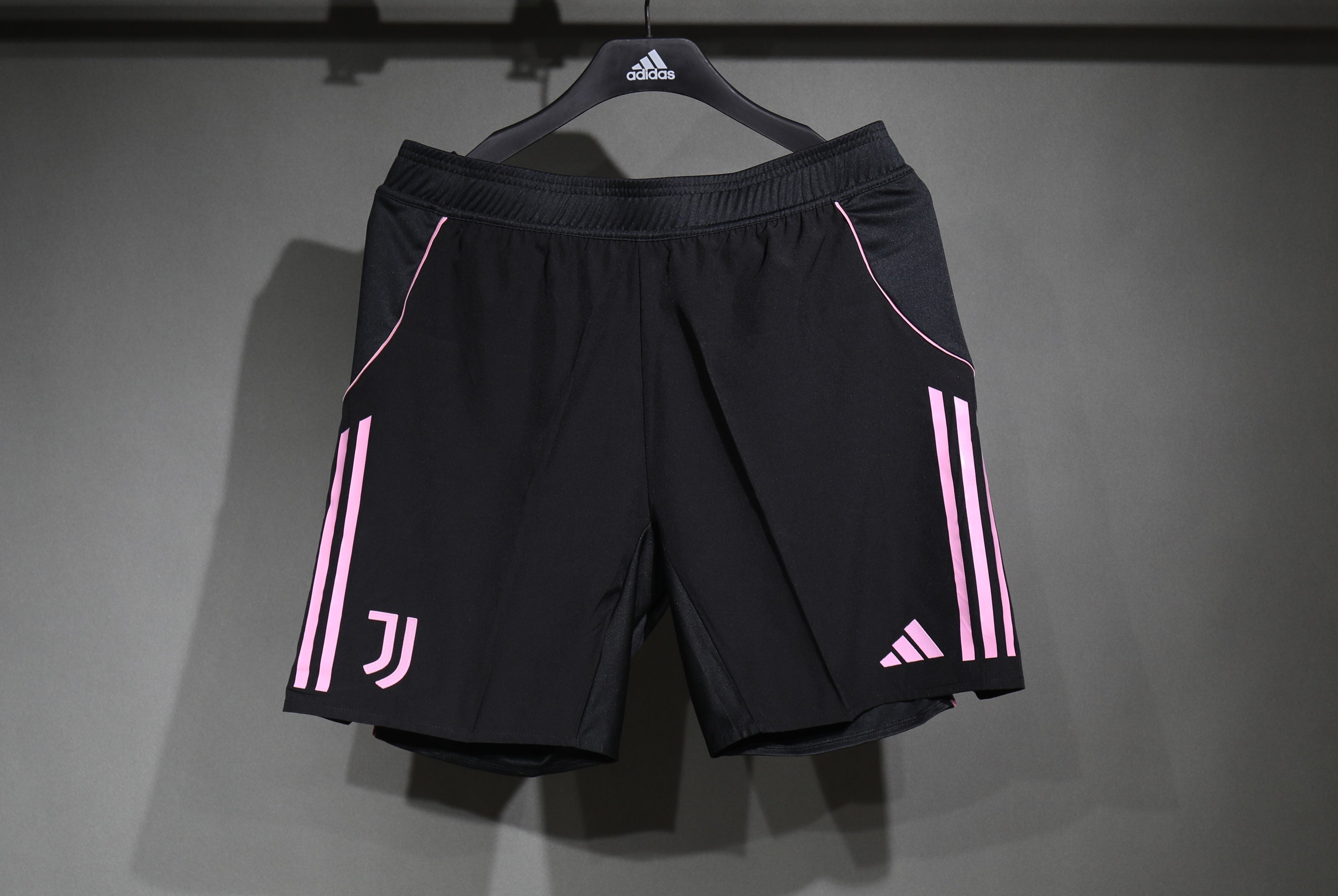 25/26 Juventus Home Shorts