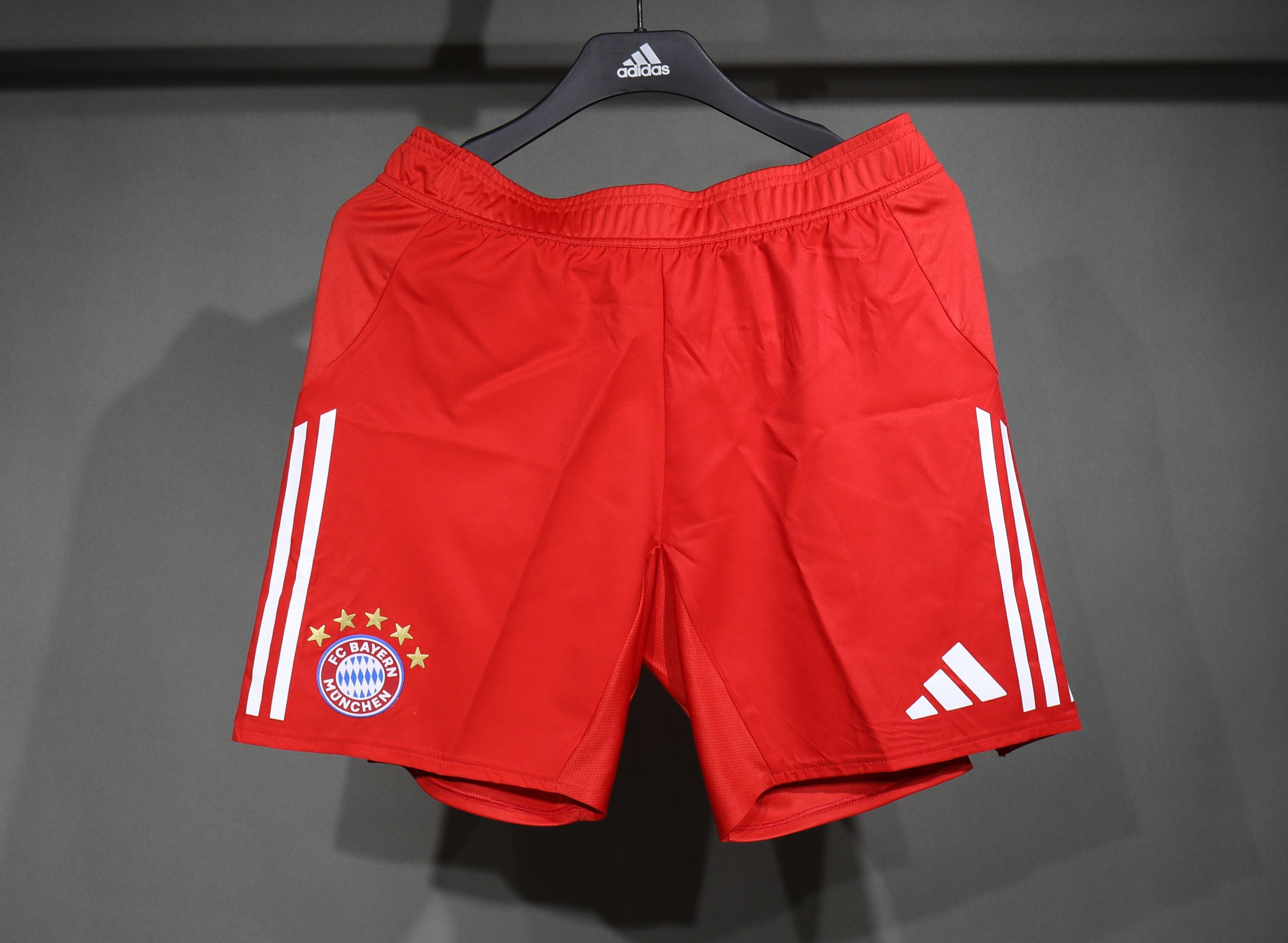 25/26 Bayern Home Shorts