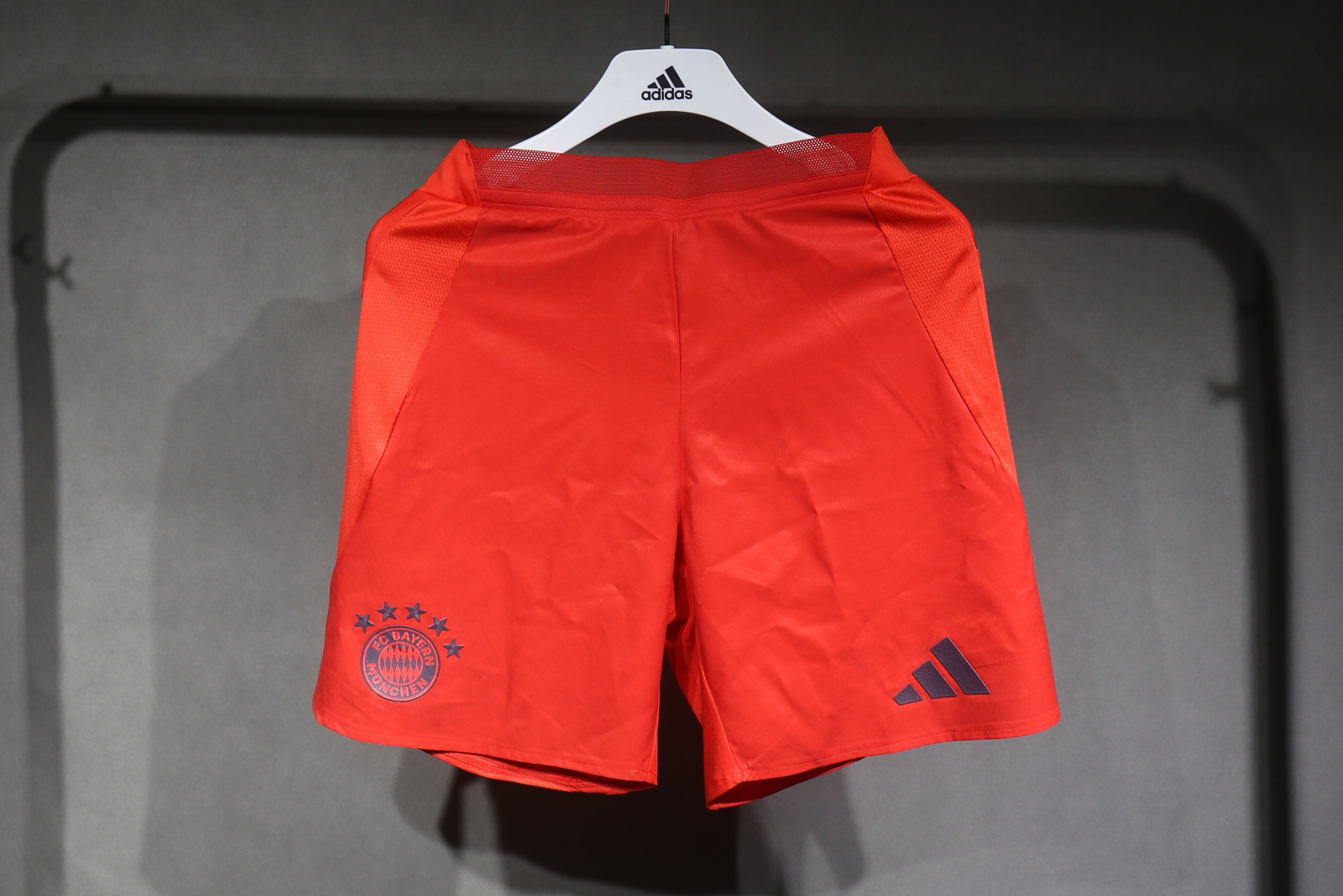 24/25 Bayern Home Shorts