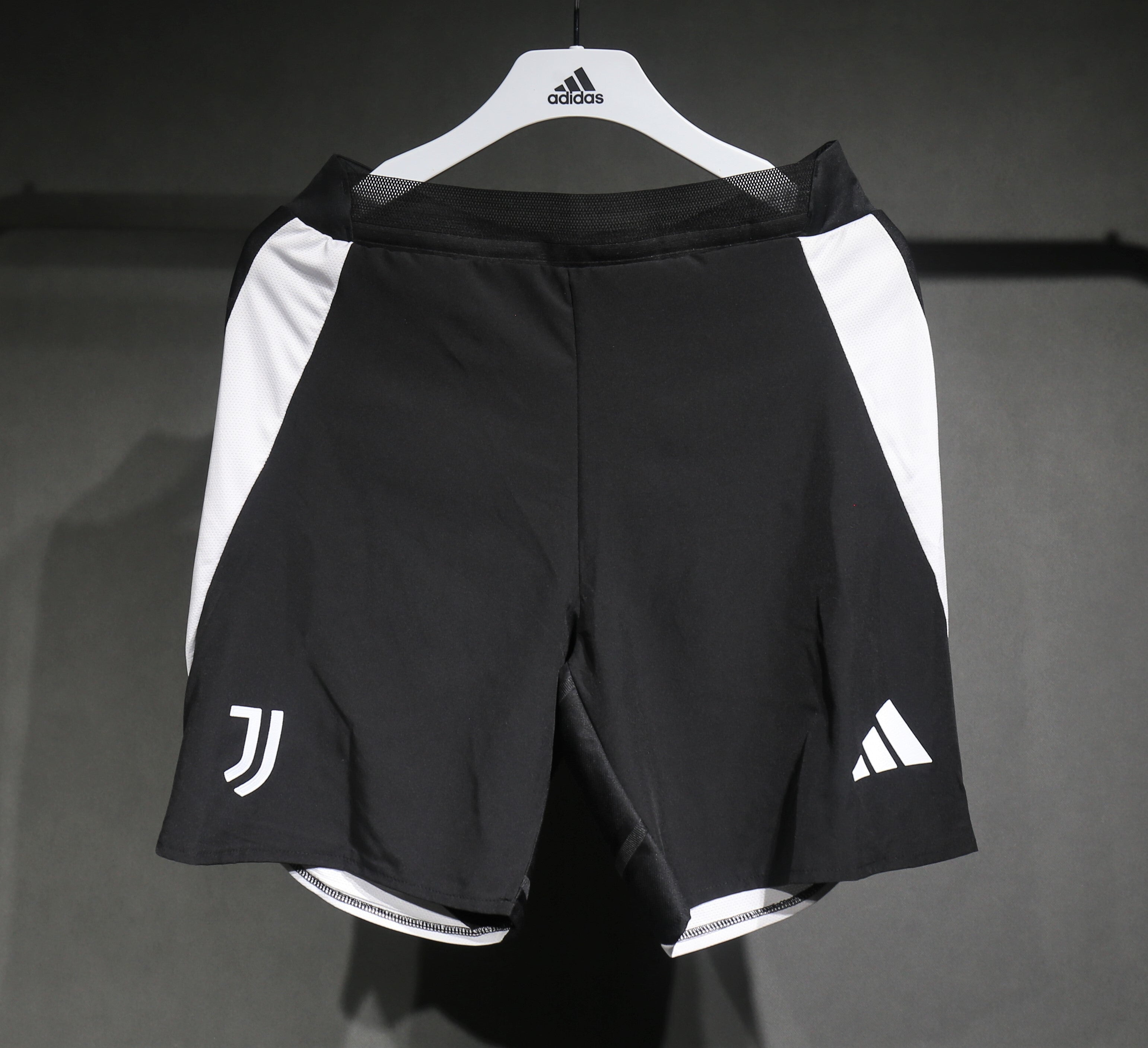 24/25 Juventus Home Shorts
