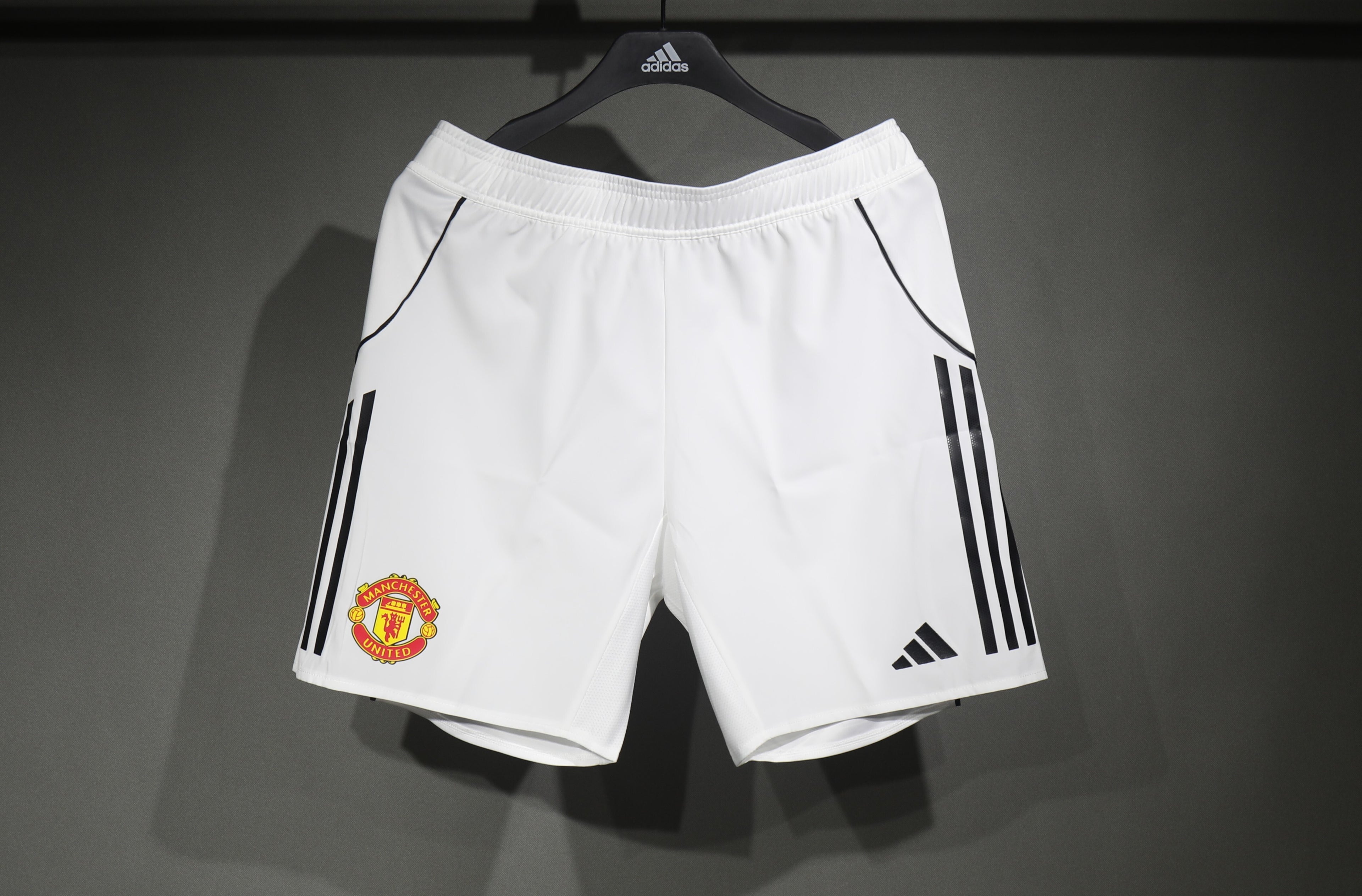 25/26 Manchester United Home Shorts